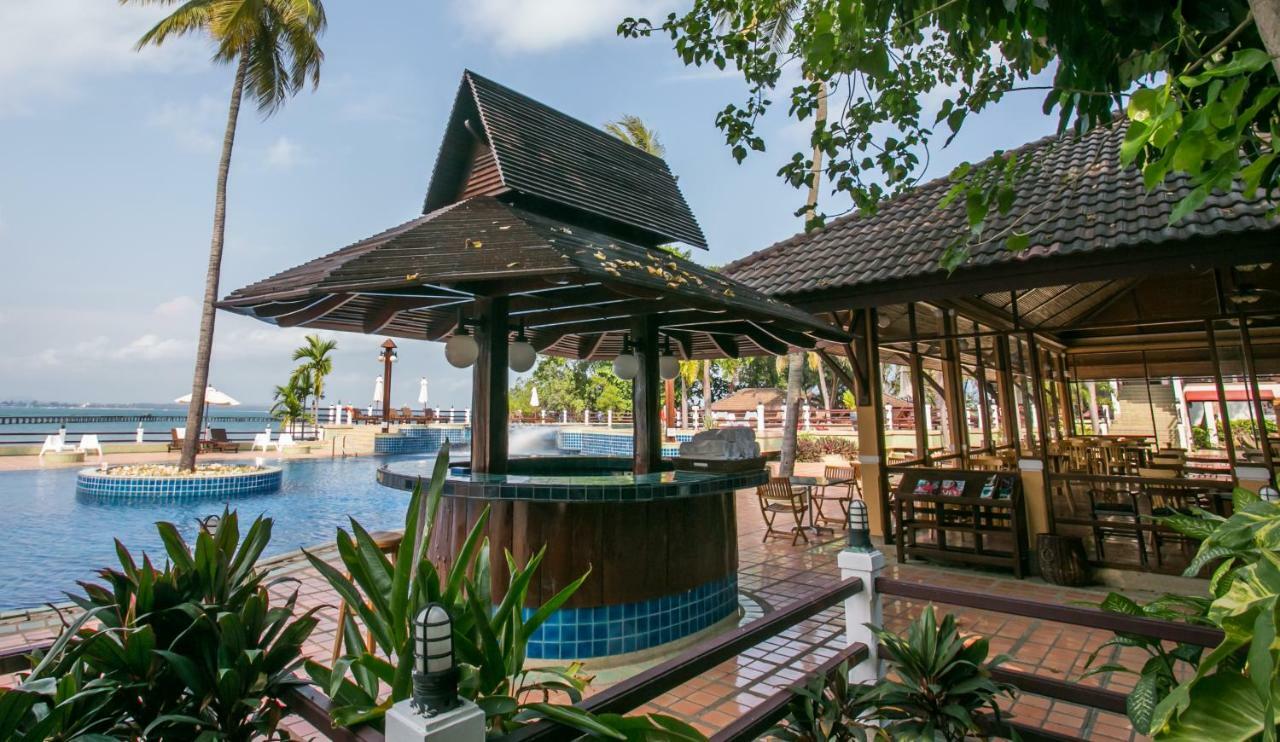 Rayong Resort Hotel Бан-Пе Экстерьер фото